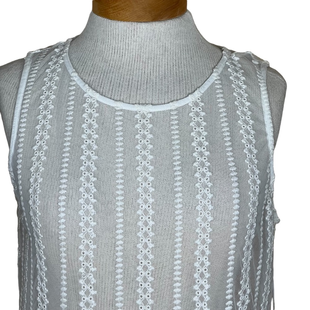 Forever 21 Sheer Ivory Lace & Embroidered Peplum Sleeveless Top Medium NWT - Picture 2 of 15